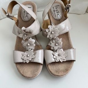 Born BOC Concepts cushioned sole with flowers size 7  S03/650